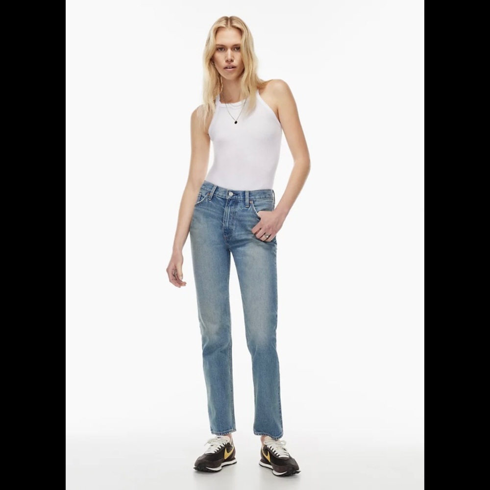 CLOSED denim. Slim straight jean.